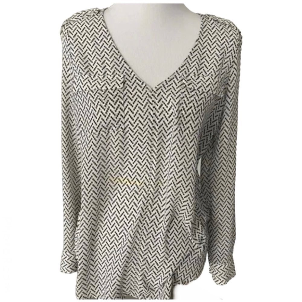 Candie's Long Sleeve V-neck Blouse size M